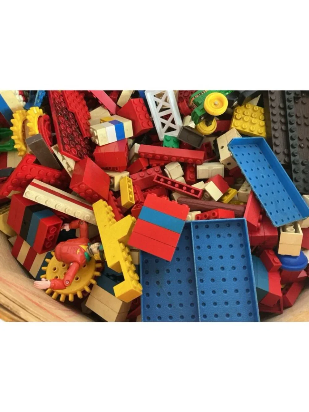 LEGO 8 lbs Bulk Lot Accessories Parts Pieces Bricks Blocks Vintage 90s-2000s